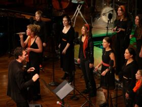 Junior Jazzchor mit Solistin Maria Grillo